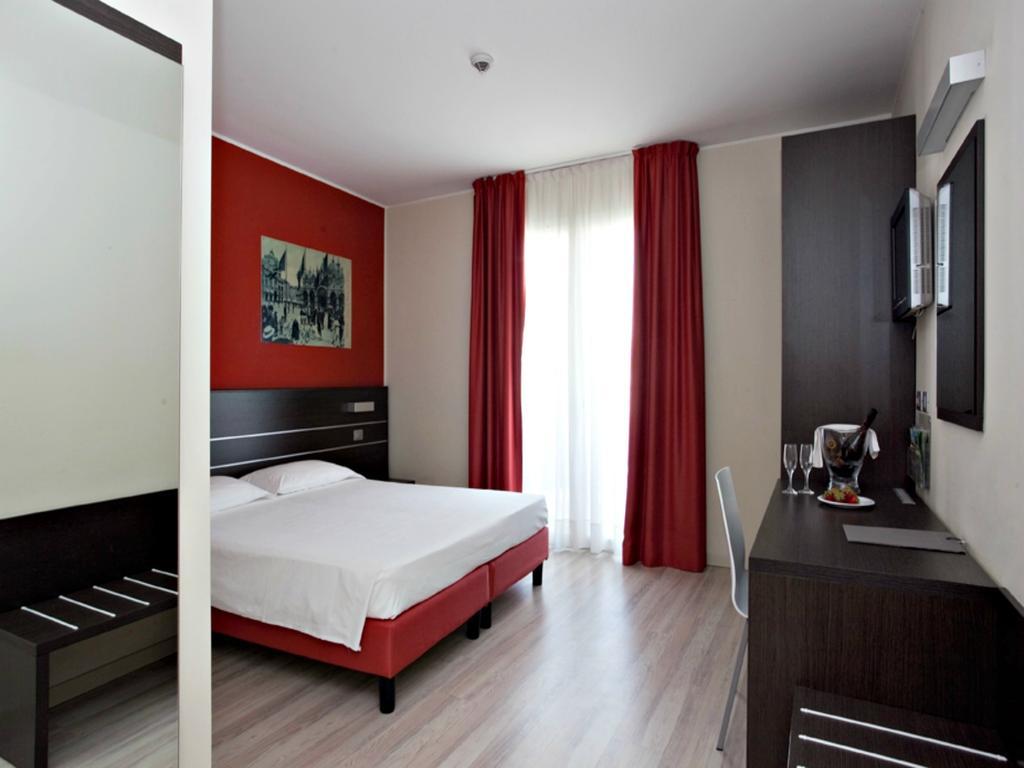 Hotel Vienna Lido di Jesolo Bagian luar foto