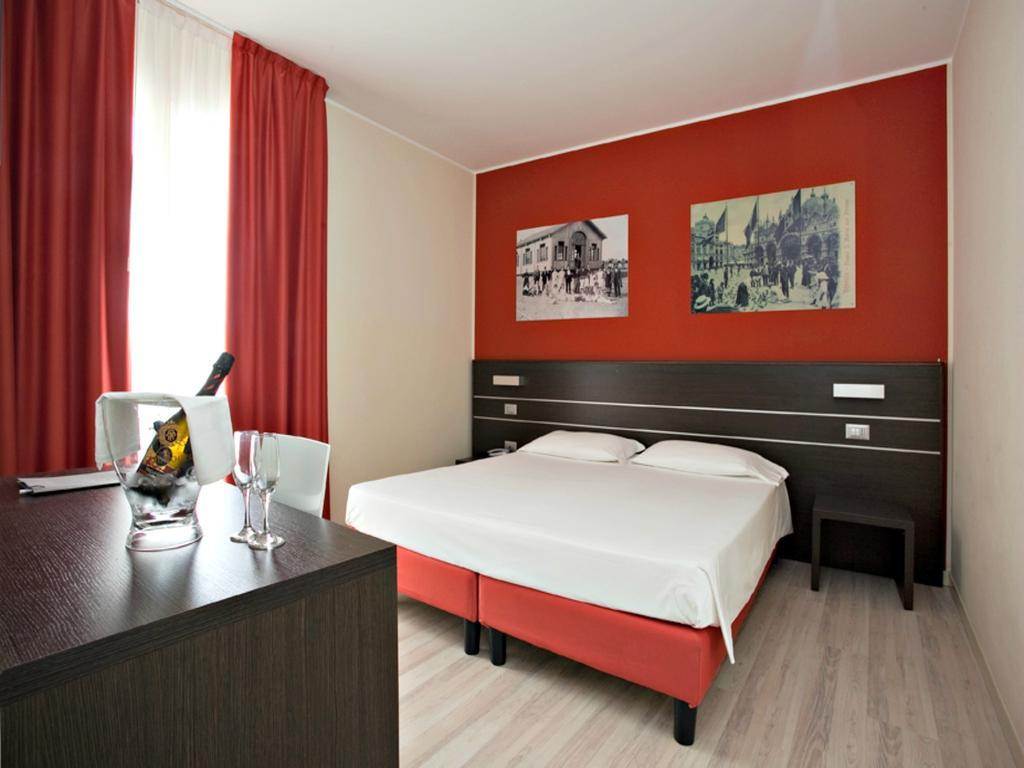 Hotel Vienna Lido di Jesolo Bagian luar foto