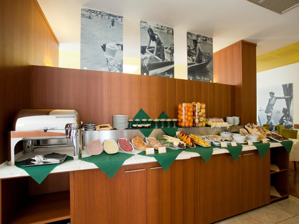 Hotel Vienna Lido di Jesolo Bagian luar foto