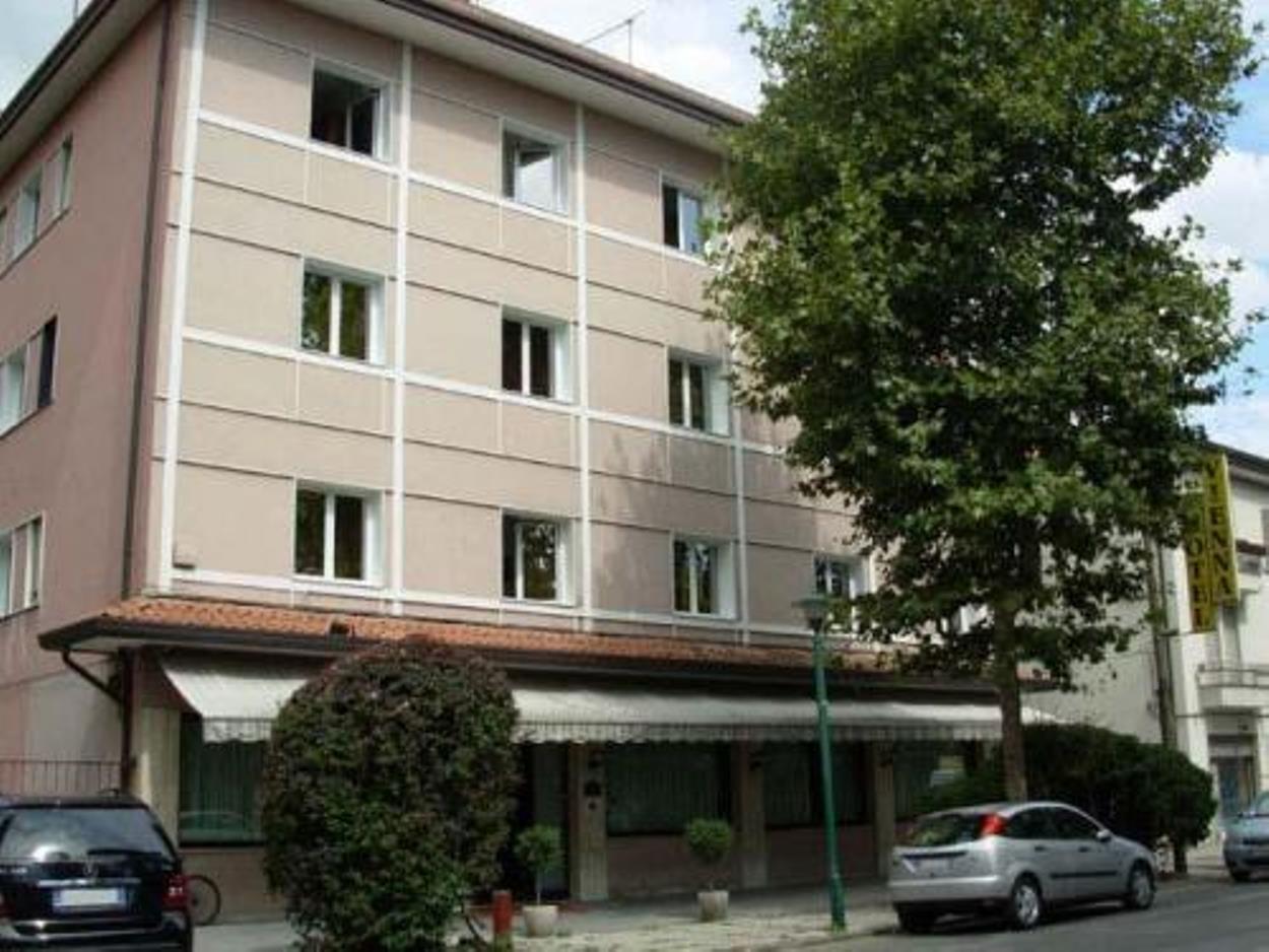 Hotel Vienna Lido di Jesolo Bagian luar foto