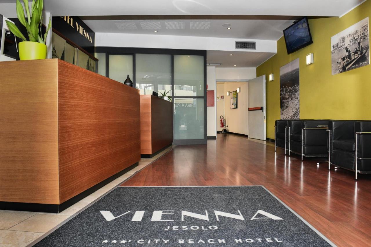 Hotel Vienna Lido di Jesolo Bagian luar foto