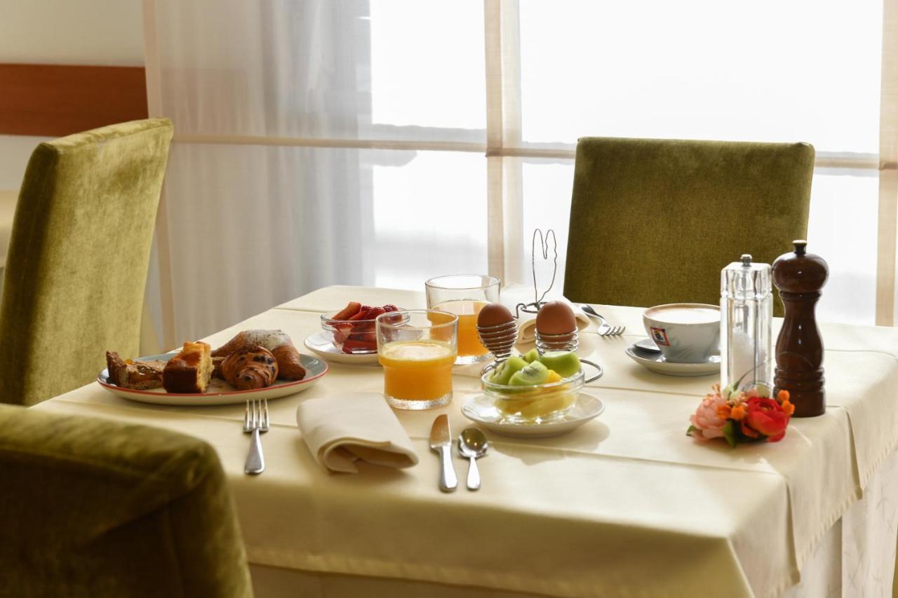 Hotel Vienna Lido di Jesolo Bagian luar foto