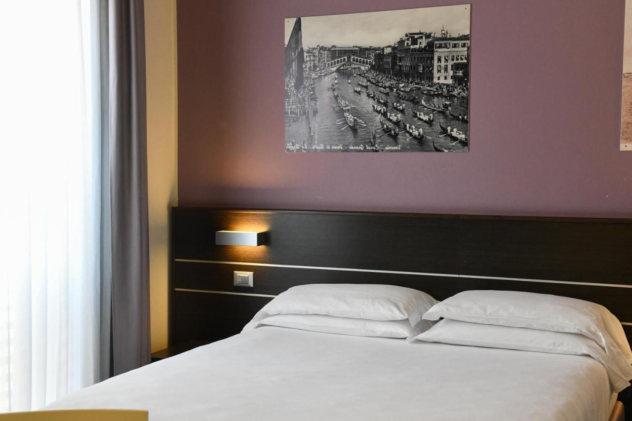 Hotel Vienna Lido di Jesolo Bagian luar foto