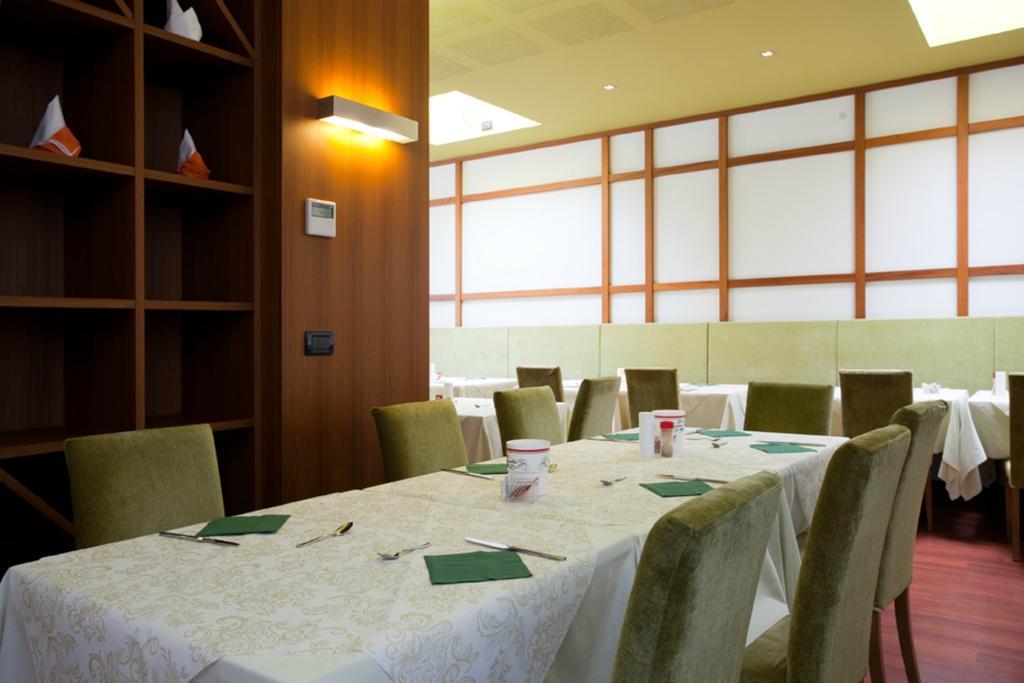 Hotel Vienna Lido di Jesolo Bagian luar foto