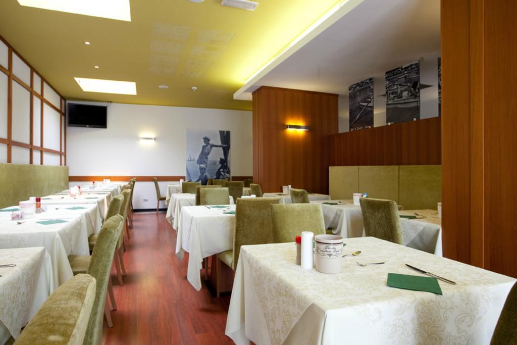 Hotel Vienna Lido di Jesolo Bagian luar foto