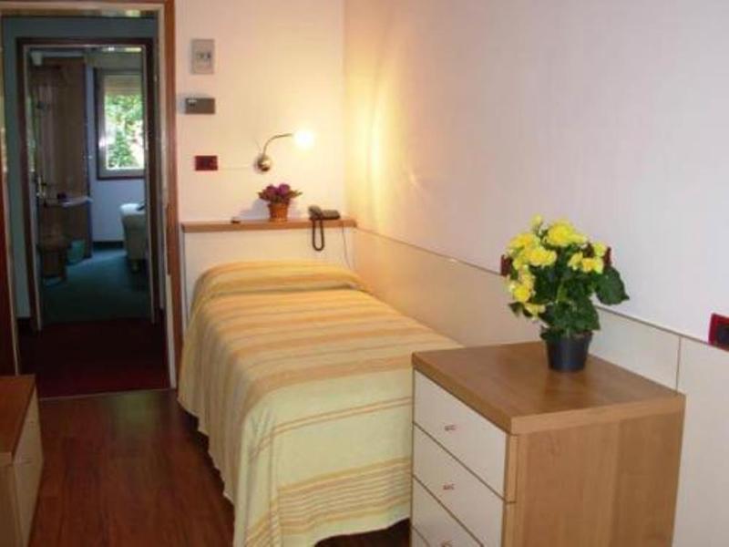 Hotel Vienna Lido di Jesolo Bagian luar foto