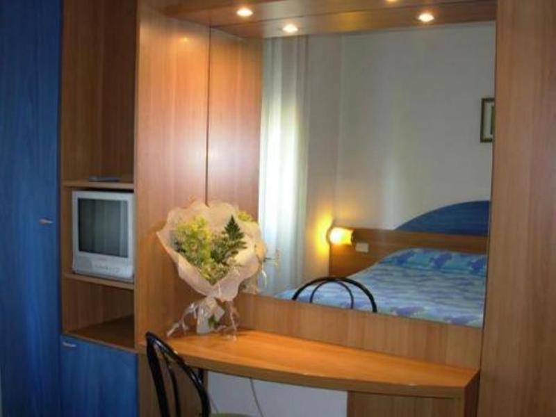 Hotel Vienna Lido di Jesolo Bagian luar foto