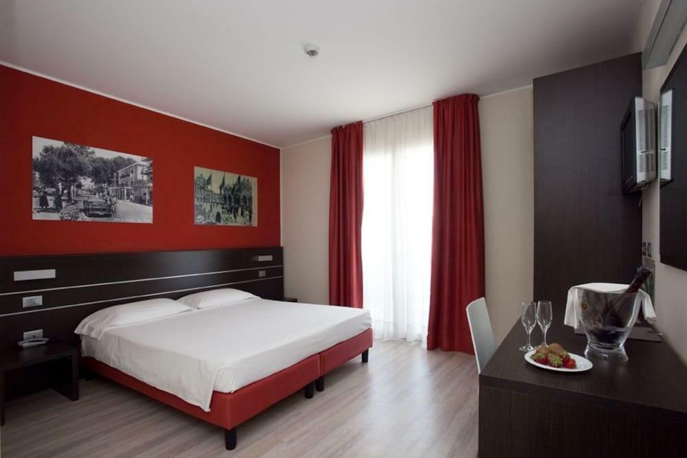 Hotel Vienna Lido di Jesolo Bagian luar foto